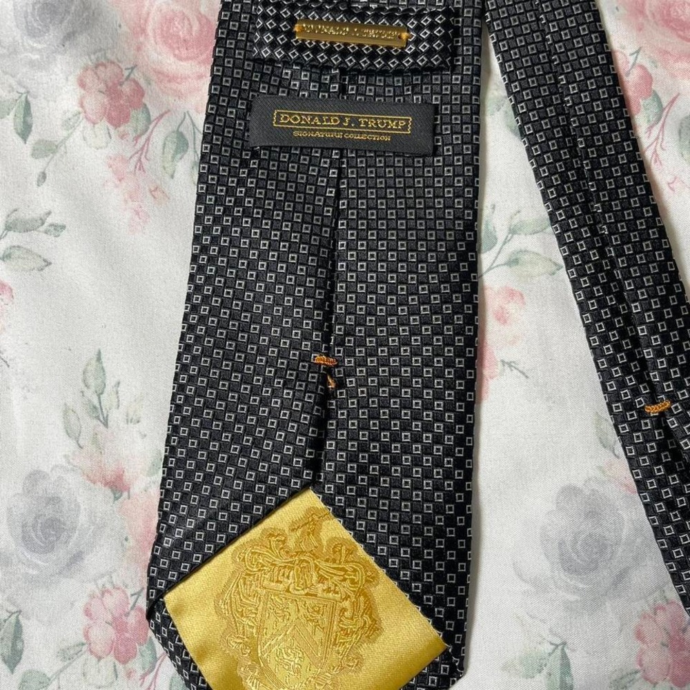 Donald J. Trump Signature Collection Silk Tie Black Gold 62" Geometric